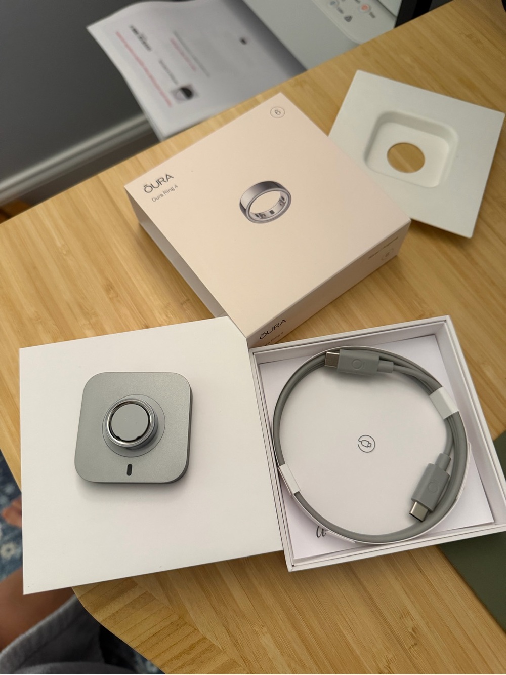 Oura Ring 4 Smart Ring in Silver - Picture 5 of 6